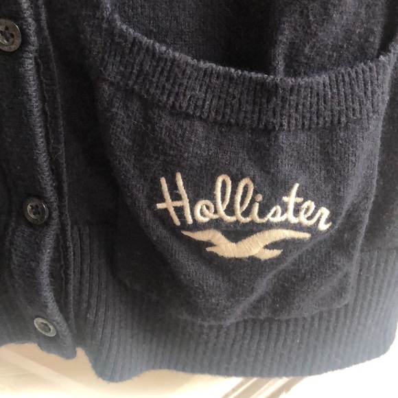 NWOT Vintage Hollister button down cardigan. Pockets in front. Hollister logo - Picture 5 of 12